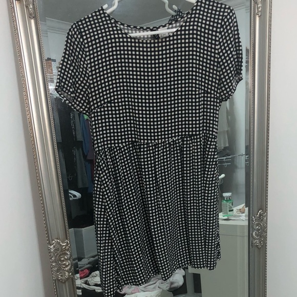 Cute dress - Picture 1 of 2